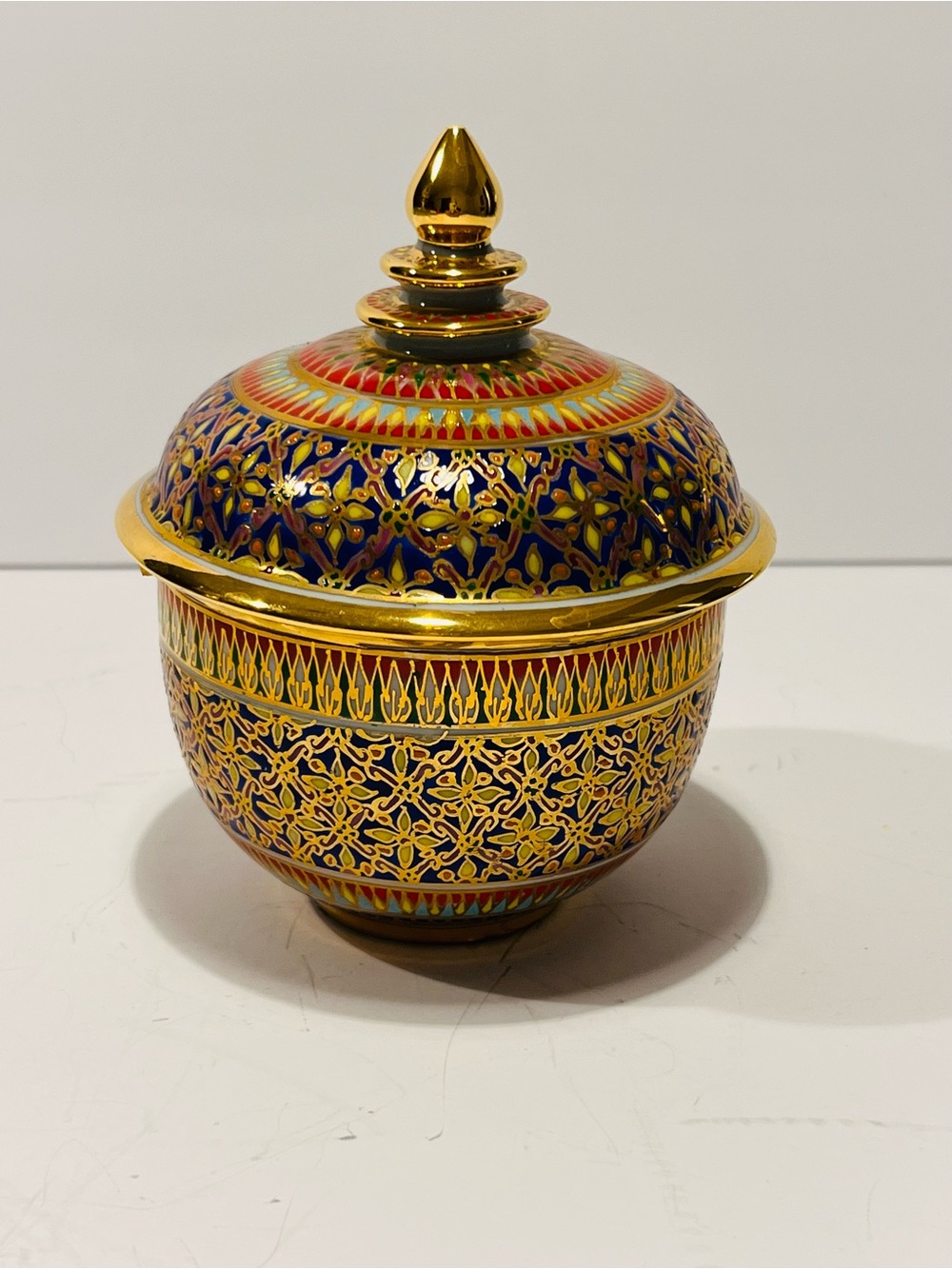 Vtg Decorative Thai Benjarong Porcelain Lidded Bowl - Blue & Gold Hand Painted.